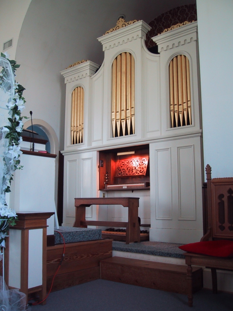 Recent picture of the former organ of Calvary Baptist Church, Odell Pipe Organ Opus 80
