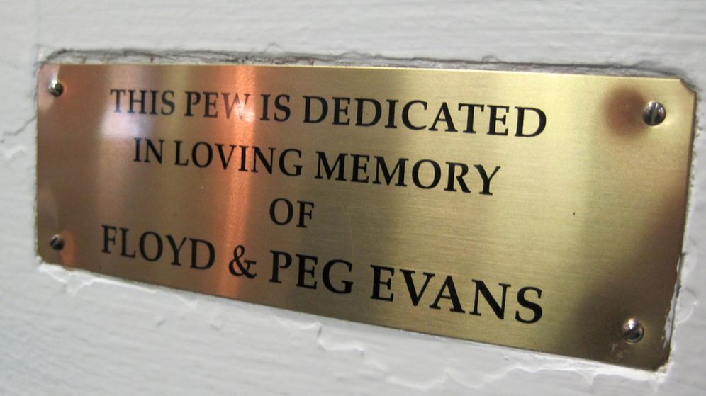 Plate dedicating a pew to the memory of Floyd & Peg Evans (plate still present today).